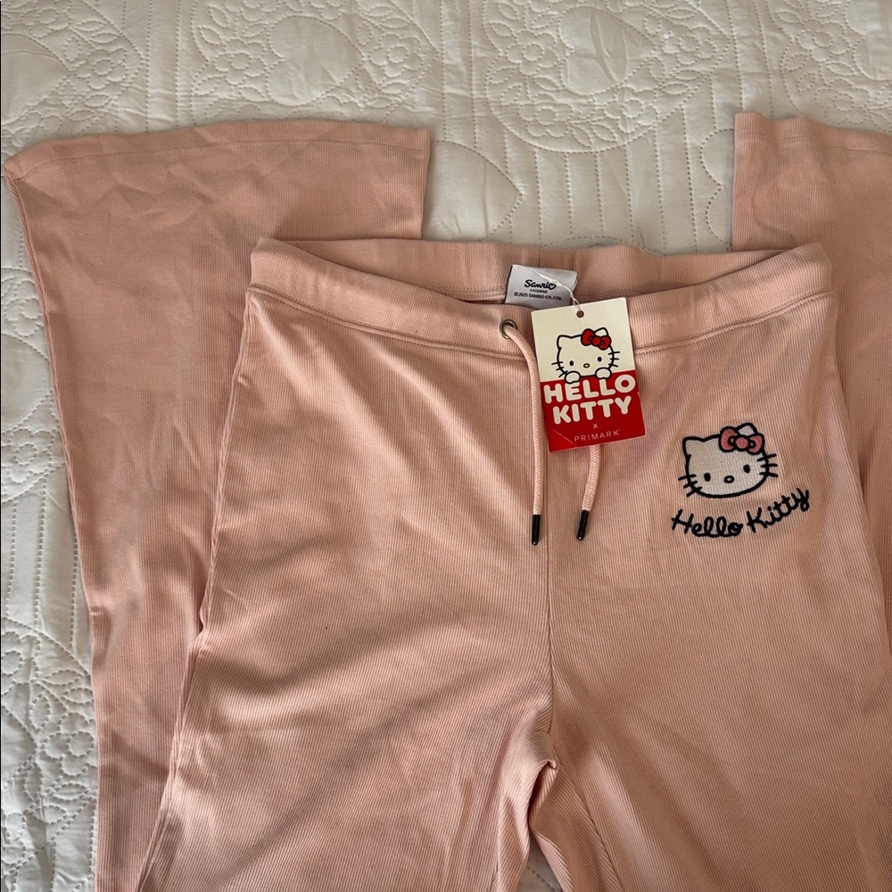 Hello Kitty Pink flare pants - Picture 3 of 4